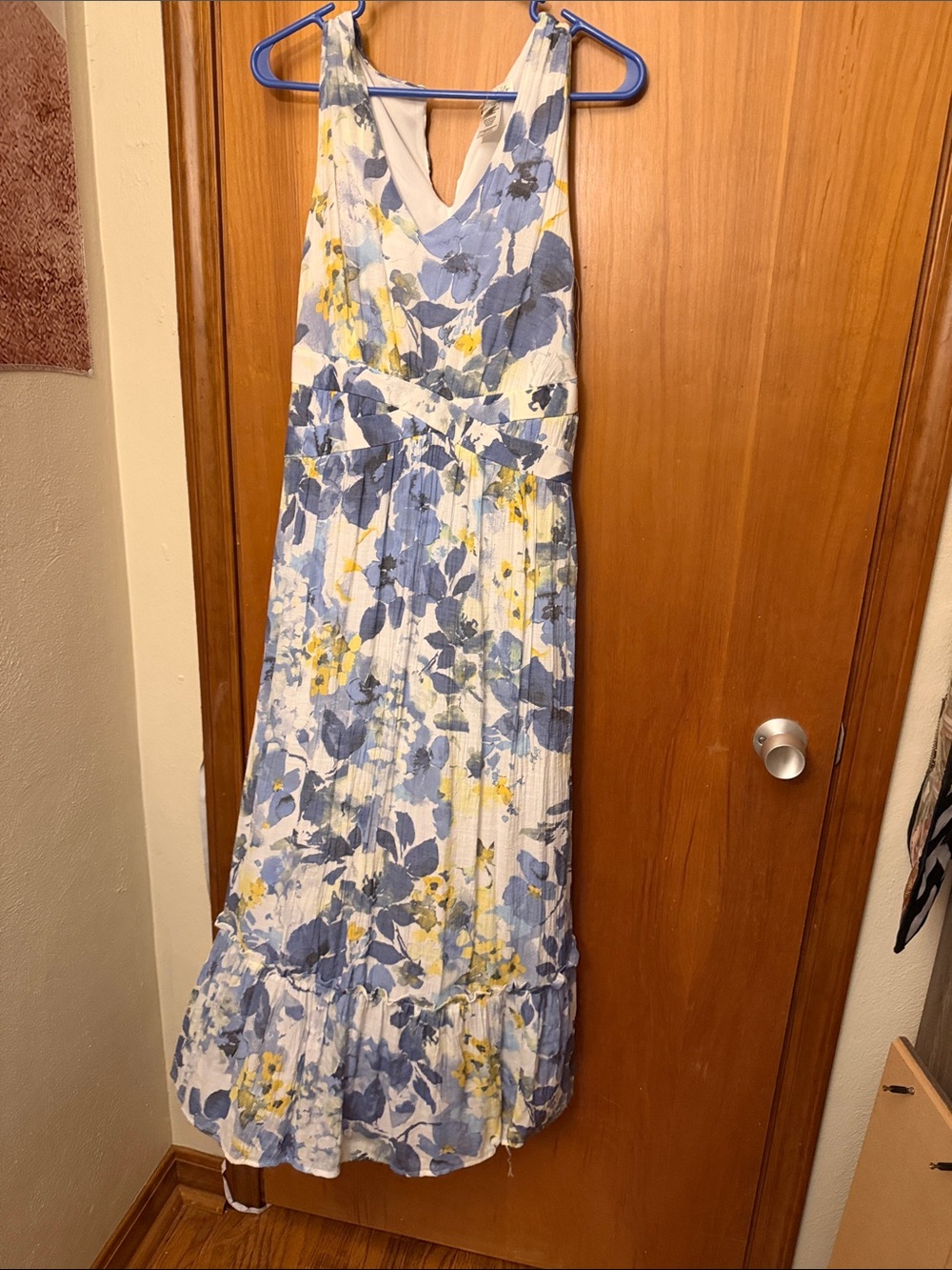 Sleeveless Floral V-Neck Maxi Dress in Blue and Yellow